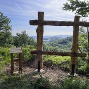 Neu aufgebautes Sichtfenster und Pulttafelgerüst im Vogler.