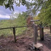 Neu aufgebautes Guckrohr auf der Sonreyhöhe oberhalb Bad Karlshafens.